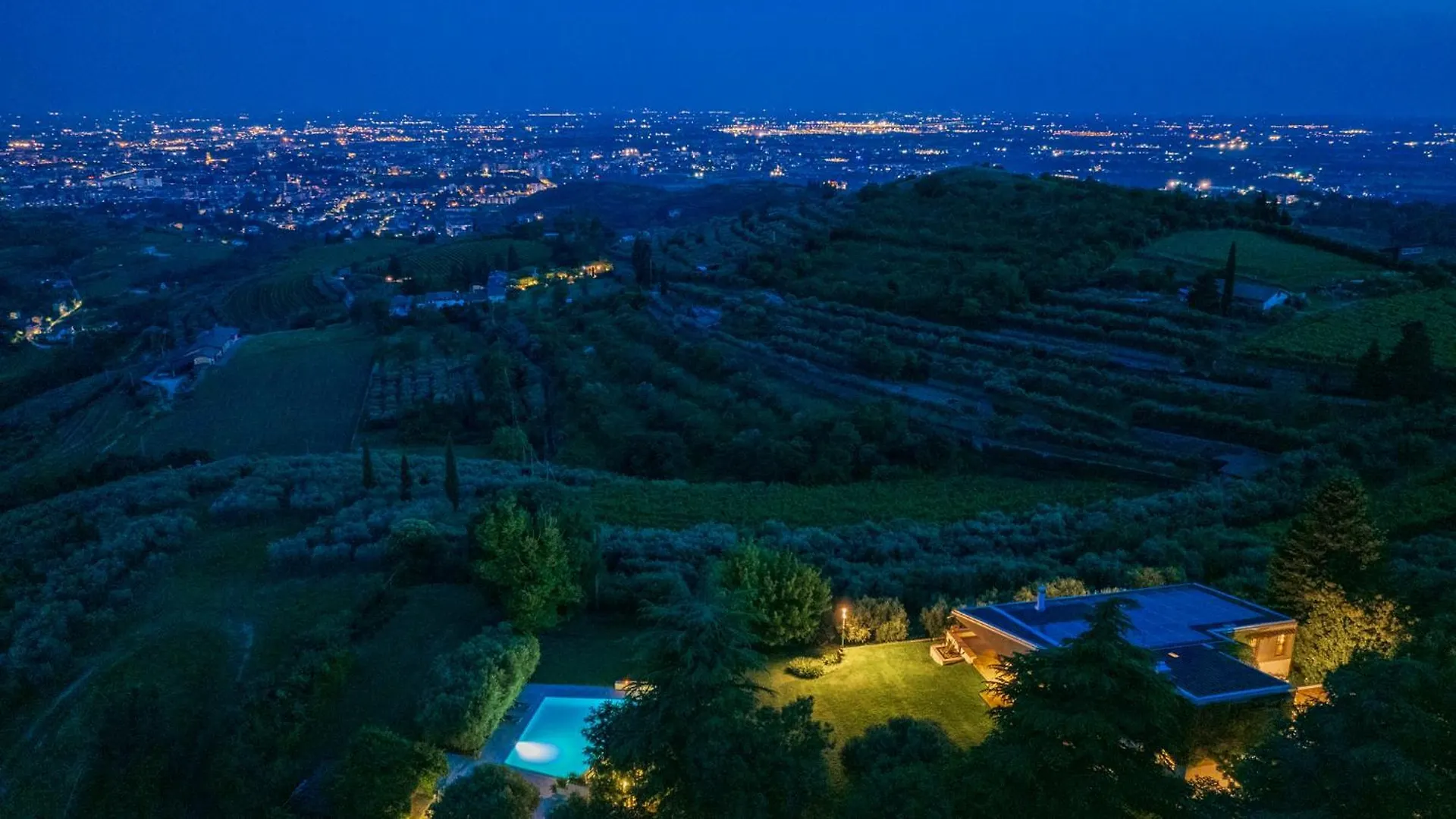 Villa Degli Ulivi 8, Emma Villas Verona Italy
