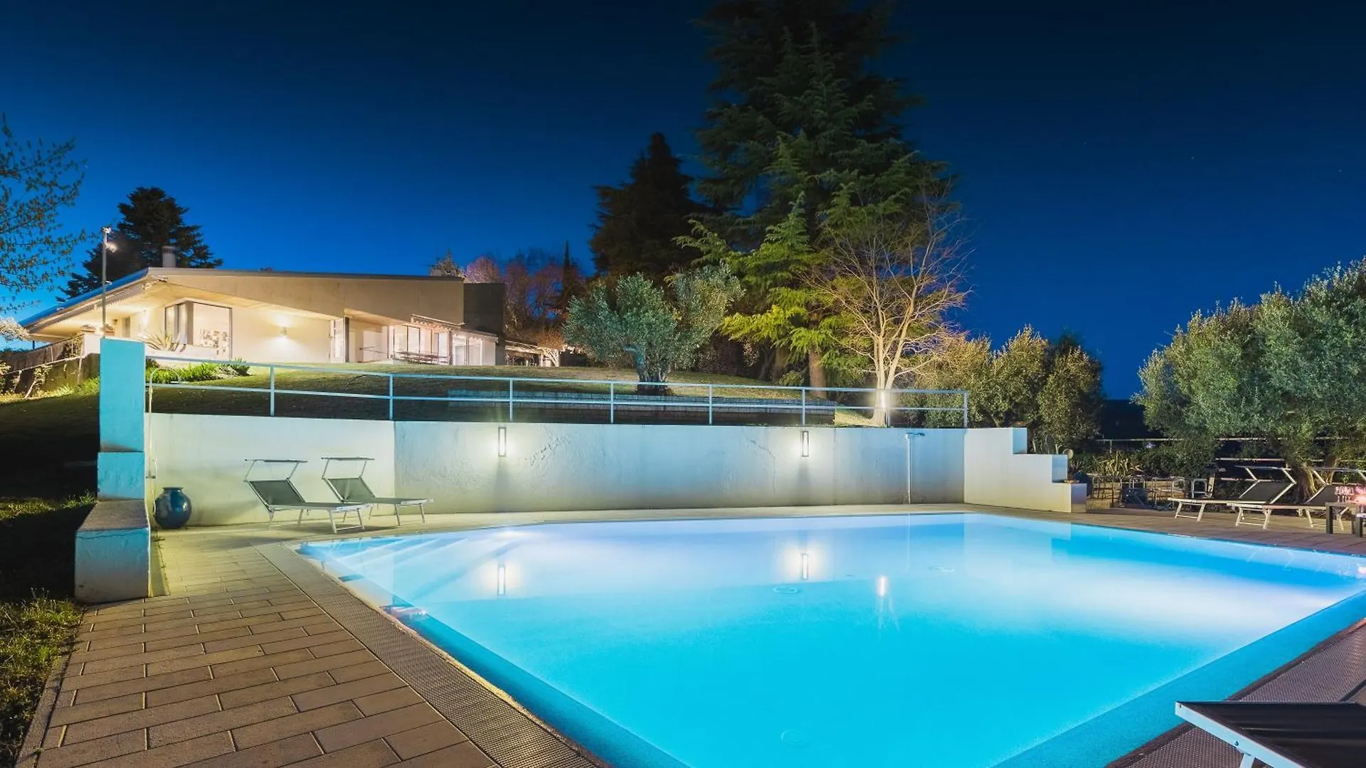 Villa Degli Ulivi 8, Emma Villas 베로나